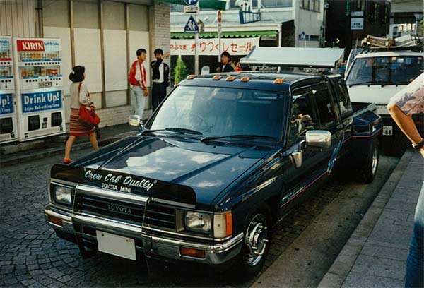 ニューハイラックス ロールパン ムーンアイズ - 車・バイク・自転車